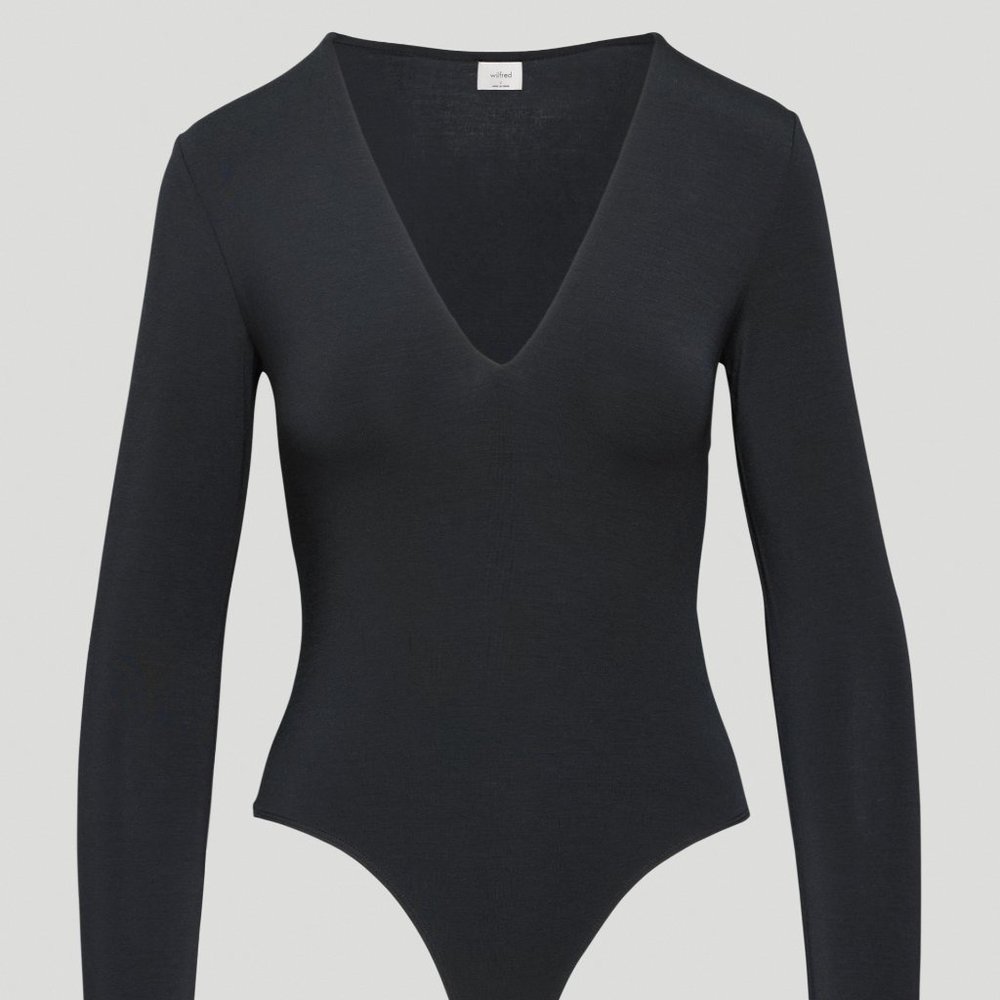 Wilfred Toulouse Bodysuit Long-sleeve V-neck bodysuit (Aritzia)